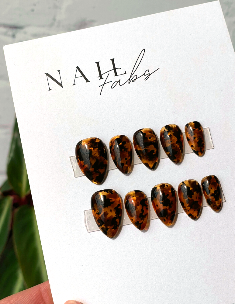 TORTOISESHELL NAILS