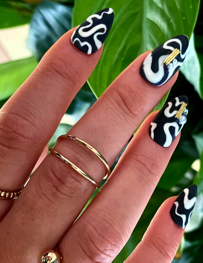 Cute Spring Nails That Will Never Go Out Of Style : Metallic gold and white  nails